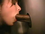 La moglie si diverte nel glory hole